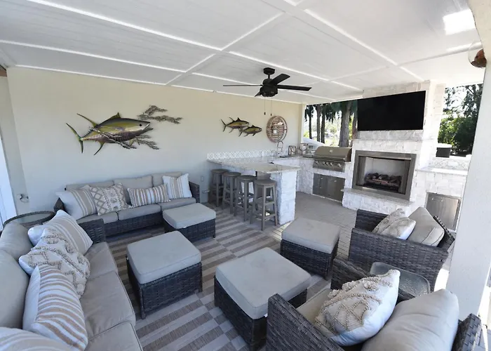 Infinaty Oasis - Waterfront - Pool - Walk To Holiday home