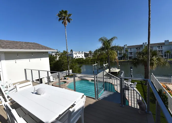 Infinaty Oasis - Waterfront - Pool - Walk To Holiday home