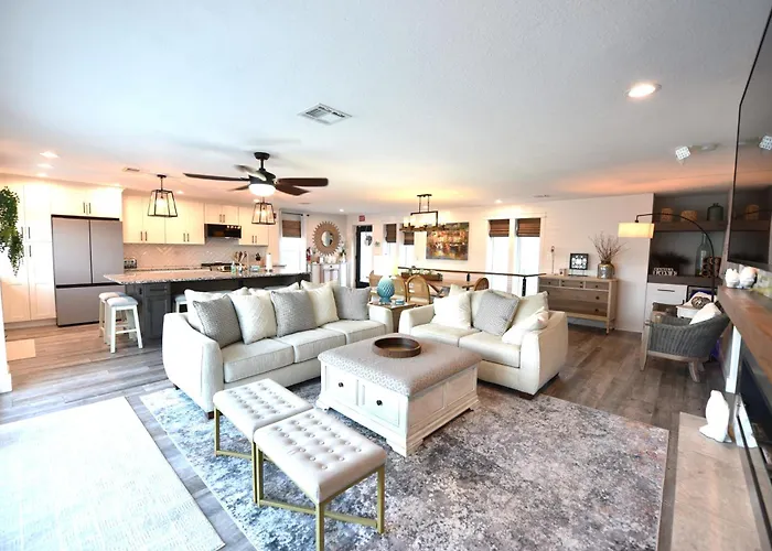 Infinaty Oasis - Waterfront - Pool - Walk To Holiday home Clearwater Beach