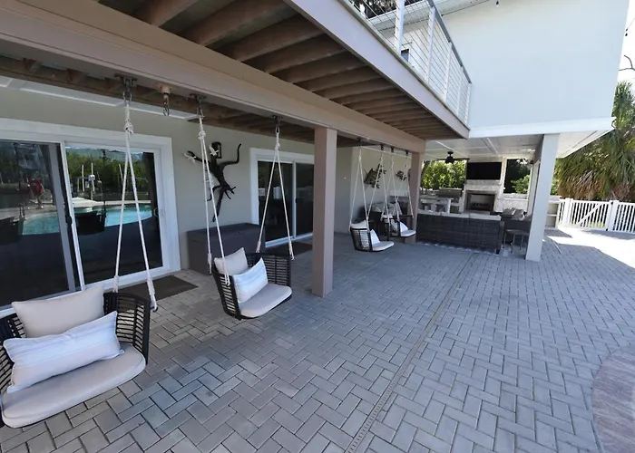 Infinaty Oasis - Waterfront - Pool - Walk To Holiday home